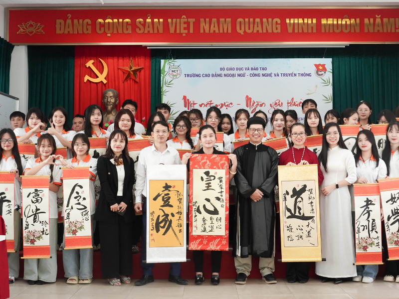 Lãnh đạo Nhà trường tham dự và lan tỏa tinh thần tri ân