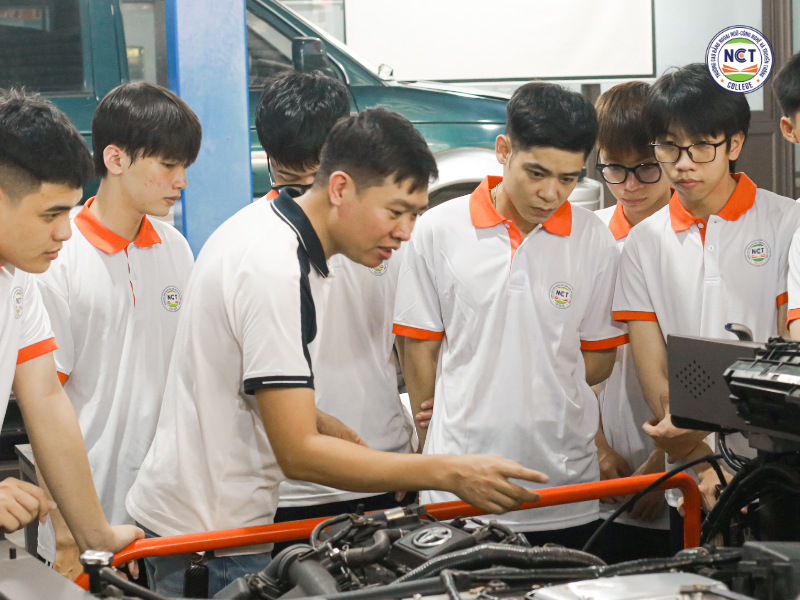 Học Công nghệ Ô tô tại Cao đẳng NCT có gì đặc biệt?