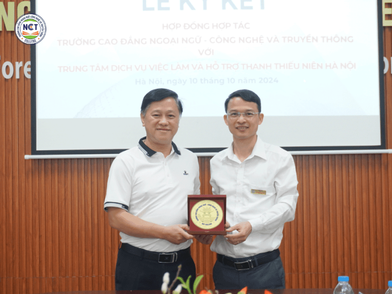 Nhà trường ký kết hợp tác với Trung tâm Dịch vụ việc làm và Hỗ trợ thanh thiếu niên Hà Nội, mở rộng cơ hội nghề nghiệp cho sinh viên