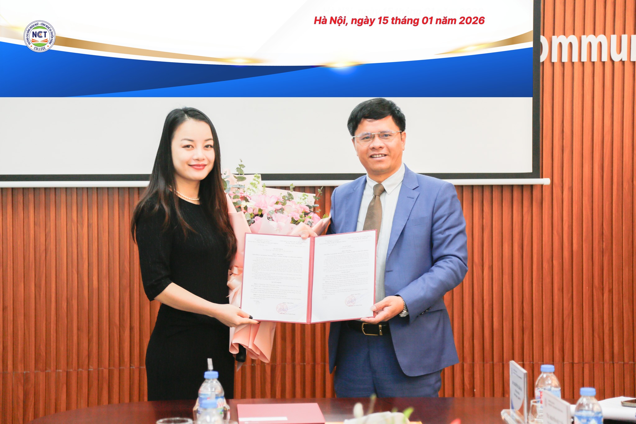 ThS. Nguyễn Thị Phượng – Viện trưởng  nhận nhiệm vụ